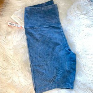 COLSIE BIKER SHORTS SIZE M